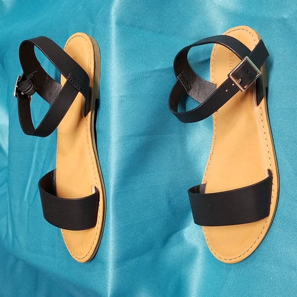 Ankle strap sandals - Picture 3 of 5